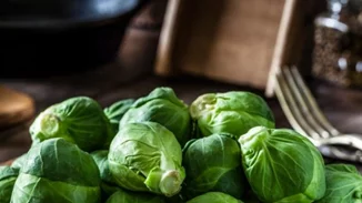 5 λαχανικά που έχεις συνηθίσει να τρως μαγειρεμένα αλλά πρέπει να τα προτιμάς ωμά