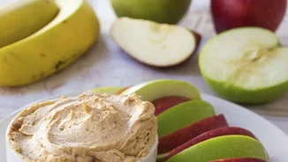 Εύκολο ντιπ για φρούτα με γιαούρτι και φιστικοβούτυρο