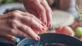 Κάνει να τρως αυγά κάθε μέρα; 7 απορίες για αυτά βρίσκουν απάντηση