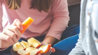 Υγιεινά σνακ: 9 επιλογές με λίγες θερμίδες που μας χαρίζουν πολλή ενέργεια