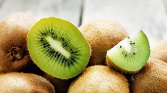 Ποια είναι τα οφέλη του ακτινίδιου και πόσα πρέπει να τρως μέσα στη μέρα;