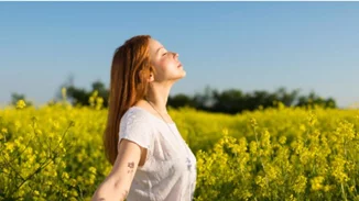 Πώς απορροφάται καλύτερα η βιταμίνη D; Από τον ήλιο, τις τροφές ή τα συμπληρώματα;