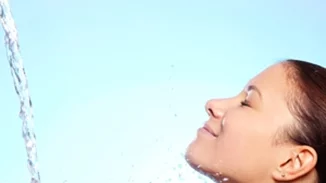 5 τρόποι να αξιοποιήσεις το νερό για τέλειο δέρμα