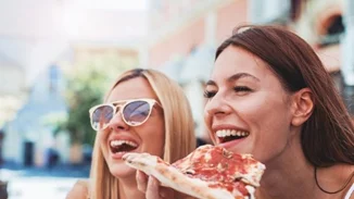 Διατροφή και κοινωνική ζωή: Πώς να τα συνδυάσεις αν δεν τρως γλουτένη, λακτόζη, ζάχαρη, αλκοόλ;