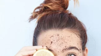 Λεμόνι με ζάχαρη για απολέπιση κι άλλα 4 γνωστά beauty tricks που ΔΕΝ πρέπει να δοκιμάσεις ποτέ!