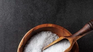 Πόσο αλάτι πρέπει να τρώμε και πώς θα μειώσεις το πολύ αλάτι στη διατροφή σου