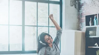 15 τρόποι να κάψεις 100 θερμίδες χωρίς κόπο!