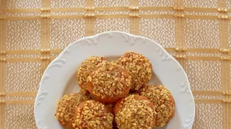 Μελομακάρονο, κουραμπιές ή δίπλες; Ποιο γλυκό είναι πιο υγεινό;