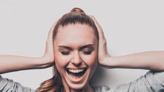 Πώς θα αντιμετωπίσεις τα βουλωμένα αυτιά στο σπίτι; Τα καλύτερα σπιτικά γιατρικά