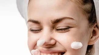 Βάλε ενυδατική κρέμα σα να είσαι pro! Plus: Τα λάθη που κάνεις με την ενυδάτωση