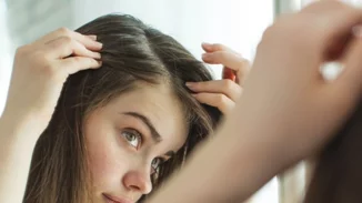 Πόσο συχνά να λούζω τα μαλλιά με πιτυρίδα; O μύθος που πρέπει να ξέρεις!