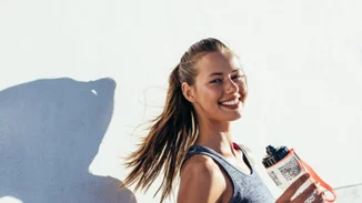 Πώς να δείχνω 10 χρόνια νεότερη; Η επιστήμη βρήκε τη δραστηριότητα που πρέπει να κάνεις