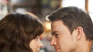 Γιατί φιλιόμαστε κάτω από το γκι; Να γιατί πρέπει να το κάνεις!