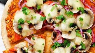 Ζύμη για πίτσα με βάση τη γλυκοπατάτα: Πώς φτιάχνουμε πίτσα από λαχανικά;