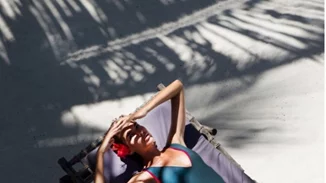 Διατροφή και μαύρισμα: Ποιες τροφές θα σε βοηθήσουν στο μαύρισμα και την προστασία του δέρματός σου;