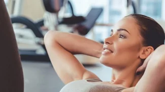 Ασκήσεις για την κοιλιά και τα ψωμάκια από την Ελένη Πετρουλάκη