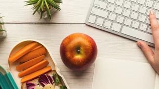 Σνακ με λιγότερες από 100 θερμίδες: Οι επιλογές για κάτι γλυκό, αλμυρό, τραγανό, κρεμώδες!