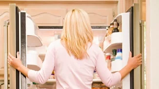 Ψυχική υγεία και φαγητό: Τι είναι η συναισθηματική πείνα και πώς θα τη διαχειριστείς