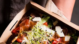 Πώς θα μάθεις να τρως πιο υγιεινά συνειδητά; Οι 4 τεχνικές του mindful eating