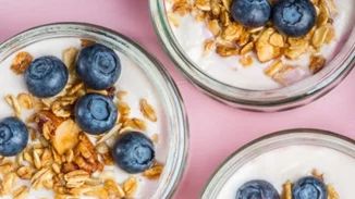 Γλυκά διαίτης με γιαούρτι: 5 συνταγές για τα σνακ ή για γλυκό πρωινό
