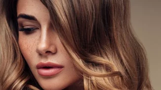 Θέλεις να φτιάξεις σπιτική μάσκα για μαλλιά; Έχουμε 3 κορυφαίες συνταγές!