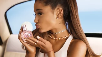 5 πολυτελή αρώματα που θα κάνουν τους πάντες να αναρωτιούνται τι φοράς