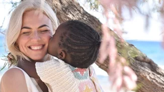 Χριστίνα Κοντοβά | Με την Ada στο Μουσείο της Ακρόπολης - Φωτογραφίες από την όμορφη βόλτα τους