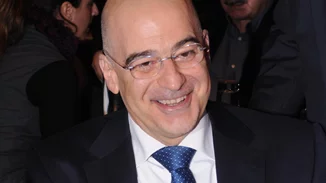 Νίκος Δένδιας | Σπάνια εμφάνιση με τον γοητευτικό γιο του, Στέφανο