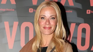 Σαν να μην πέρασε μία μέρα | Η Ζέτα Μακρυπούλια ποζάρει 15 χρόνια πριν με εντυπωσιακό μαύρισμα και πιο σκούρα μαλλιά