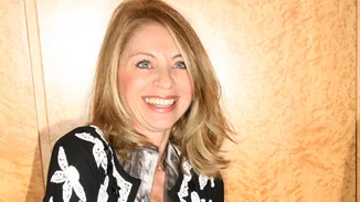 Η Έλλη Στάη αποδεικνύει για άλλη μια φορά ότι αυτό το χτένισμα κολακεύει όλες τις γυναίκες, ανεξαρτήτως ηλικίας