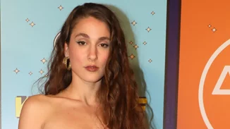 Evangelia | Η πανέμορφη τραγουδίστρια μαγνήτισε τα βλέμματα φορώντας την πιο καλοκαιρινή απόχρωση