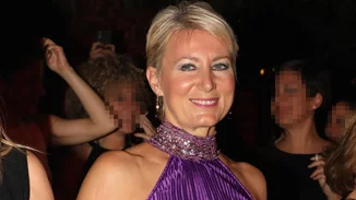 Νατάσα Παζαΐτη | Μαυρισμένη, με ονειρεμένο λευκό φόρεμα, στο Ηρώδειο το 2007