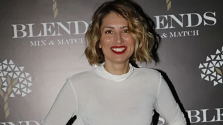 Το πιο ονειρεμένο σαλόνι το έχει η Μαρία Ηλιάκη | Τα υπέροχα φυτά και οι κατάλευκοι καναπέδες