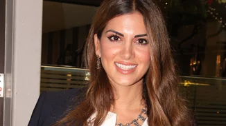 H Σταματίνα Τσιμτσιλή με το ιδανικό πανωφόρι για το σημερινό καιρό