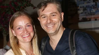 Ο Αλέξανδρος Μπουρδούμης απαθανατίζει τη Λένα Δροσάκη στην πιο τρυφερή στιγμή με τον γιο τους, Αναστάση