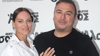 Η Υβόννη Μπόσνιακ κι ο Αντώνης Ρέμος πιο ερωτευμένοι από ποτέ | Οι φωτογραφίες από τις διακοπές τους μαζί με την κόρη τους