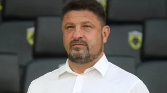 Ο Νίκος Χαρδαλιάς σε μία σπάνια δημόσια εμφάνιση με τη γοητευτική σύζυγό του και τις κόρες του, Ιωάννα και Δήμητρα Χαρδαλιά