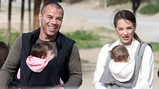 O Μιχάλης Ζαμπίδης και η σύντροφός του, Μαρία Ντάσιου, παντρεύονται και βαπτίζουν τις δίδυμες κόρες τους