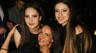 Δανάη και Νεφέλη Λιβιεράτου | Χορεύουν και τραγουδάνε στο ατελιέ της Celia Kritharioti, πιο σέξι και λαμπερές από ποτέ