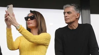 Λάμπης και Νικόλας Ευαγγελάτος | Η σπάνια κοινή εμφάνιση των δύο αδερφών στο γήπεδο μαζί με την Τατιάνα Στεφανίδου και τον Νίκο Ευαγγελάτο