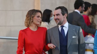 Νικόλαος και Τατιάνα Μπλάτνικ στο κέντρο της Αθήνας με την Άννα Μαρία Γλύξμπουργκ - Η πρωινή έξοδος με επίσημη εμφάνιση