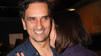 Ο Νίκος Ψαρράς σε μία πολύ σπάνια δημόσια εμφάνιση με τη σύζυγό του, Έλενα Καρακούλη