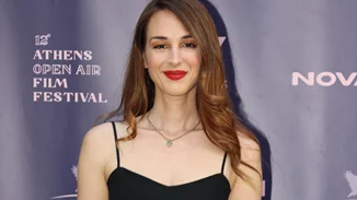 Βίκυ Παπαδοπούλου | Η σπάνια εμφάνιση της πρωταγωνίστριας του Παπακαλιάτη με το τέλειο φθινοπωρινό σύνολο