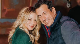 Νάνσυ Ζαμπέτογλου - Νάσος Γαλακτερός | Περπατάνε χέρι -χέρι στο κέντρο της Αθήνας και δείχνουν πιο ερωτευμένοι από ποτέ