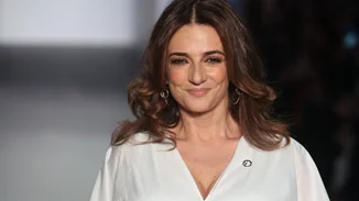 Μαρία Λεκάκη | Ποζάρει γυμνή στην αμμουδιά, απολαμβάνοντας τον ήλιο του καλοκαιριού