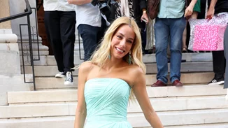 Δούκισσα Νομικού | Η άκρως καλοκαιρινή εμφάνιση στον γάμο του αδερφού της, Νικήτα Νομικού, και η έντονη συγκίνησή της