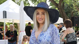 Ιωάννα Παλιοσπύρου | Ποζάρει με crop top και μακριά αέρινη φούστα και στέλνει το δικό της μήνυμα για την ευτυχία