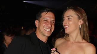 Το πιο φωτογενές και ερωτευμένο ζευγάρι της Αθήνας σε νέα τρυφερά τετ α τετ