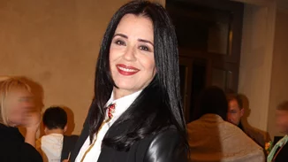 Μαρία Τζομπανάκη | Η τρυφερή αγκαλιά στον γιο της, Ορφέα Αυγουστίδη, σε σπάνια δημόσια εμφάνιση τους