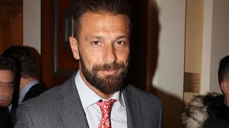 Ο Γιάννης Μαρακάκης σε μία σπάνια, δημόσια εμφάνιση με την κατάξανθη κόρη του